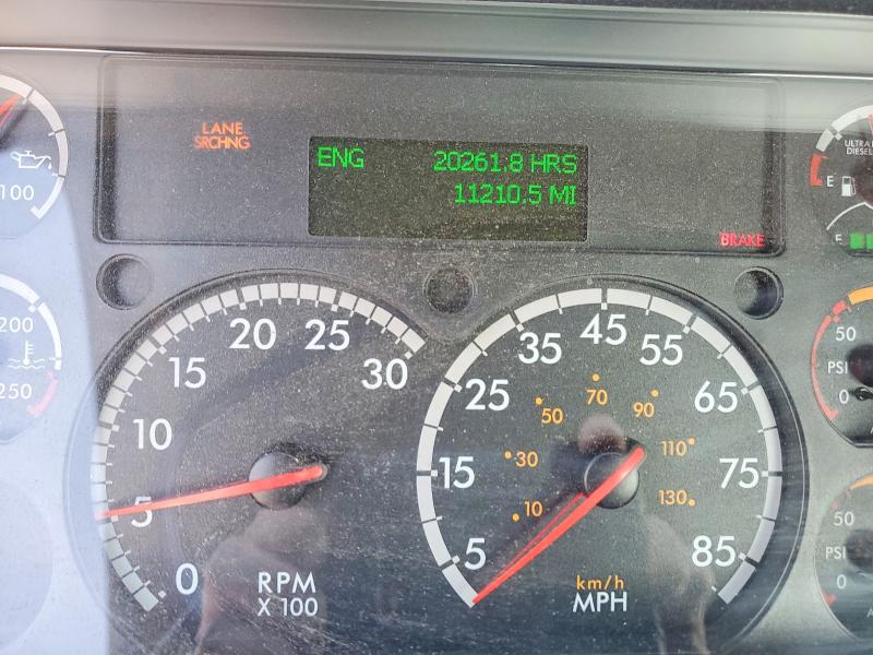 2016 Freightliner All other VIN 1FUBGEDVXGLHC5676 COPART salvage auction — MINOR DENT/SCRATCHES, IN - CERTIFICATE OF TITLE, sold $4,500 on 2026-07-29 (photo 8)