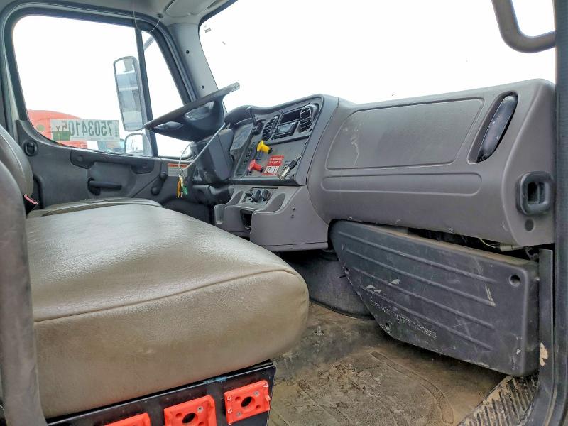 2015 Freightliner All models VIN 1FVACXDT4FHGK2806 COPART salvage auction — MINOR DENT/SCRATCHES, KY - CERTIFICATE OF TITLE (P), sold $35,000 on 2026-08-31 (photo 5)