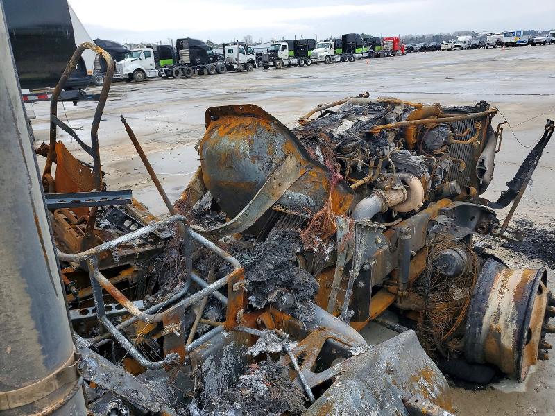 2013 Freightliner All other VIN 1FUJGEBG0DLFB8127 COPART salvage auction — BURN, NC - DEALER ONLY SALVAGE TITLE, sold $250 on 2026-07-08 (photo 5)