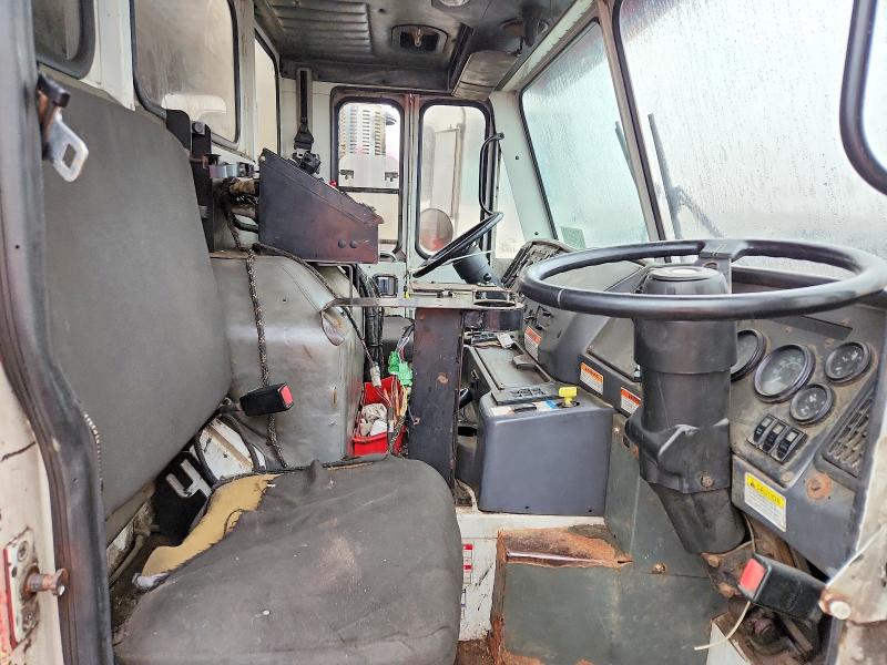 2006 Crane carrier All other VIN 1CYCCR58X6T047422 COPART salvage auction — MINOR DENT/SCRATCHES, IN - CERTIFICATE OF TITLE, sold $14,900 on 2026-07-21 (photo 5)