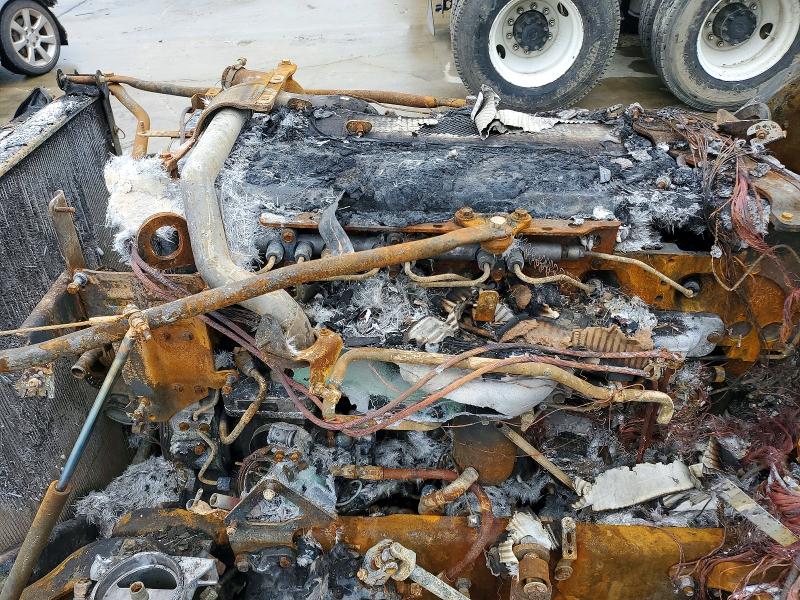 2013 Freightliner All other VIN 1FUJGEBG0DLFB8127 COPART salvage auction — BURN, NC - DEALER ONLY SALVAGE TITLE, sold $250 on 2026-07-08 (photo 7)