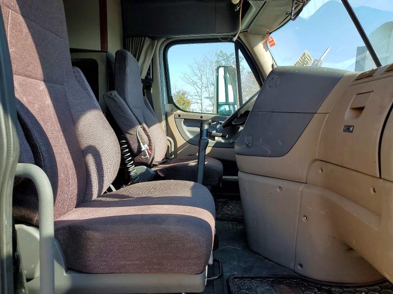 2020 Freightliner All other VIN 3ALXGF007LDLG8233 COPART salvage auction — SIDE, GA - CERT OF TITLE-SALVAGE, sold $11,200 on 2026-07-30 (photo 5)