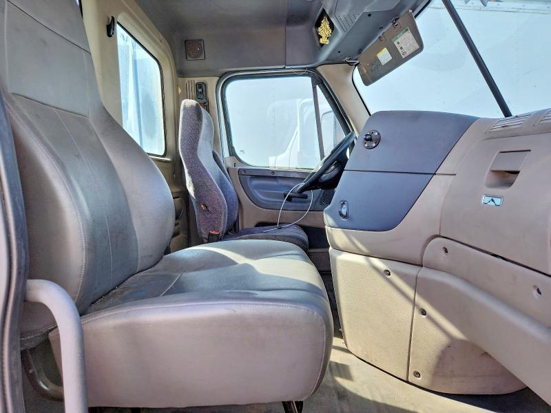 2016 Freightliner All other VIN 1FUBGEDV4GLHC5673 COPART salvage auction — MINOR DENT/SCRATCHES, IN - CERTIFICATE OF TITLE, sold $5,000 on 2026-07-29 (photo 5)