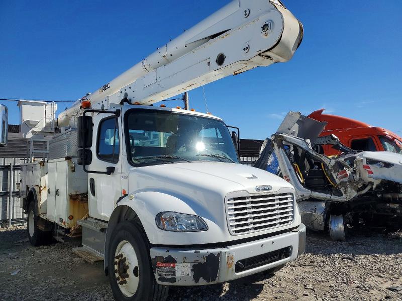2015 Freightliner All models VIN 1FVACXDT4FHGK2806 COPART salvage auction — MINOR DENT/SCRATCHES, KY - CERTIFICATE OF TITLE (P), sold $35,000 on 2026-07-27 (photo 1)