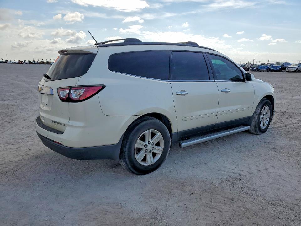 2014 Chevrolet Traverse VIN 1GNKRHKD0EJ331733 COPART salvage auction — WATER/FLOOD, Fl - Cert Of Title-Slvg Rebld Flood, sold $1,400 on 2026-08-24 (photo 3)