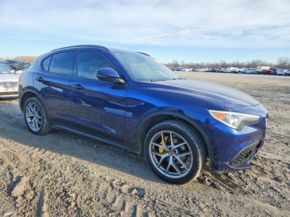 2018 Alfa romeo Stelvio VIN ZASFAKNN6J7B72315 COPART salvage auction — FRONT END, Il - Salvage Certificate, sold $2,900 on 2026-07-08 (photo 4)