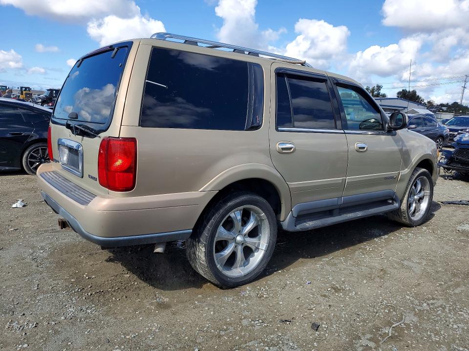 1999 Lincoln townhouse Navigator VIN 5LMPU28A1XLJ27269 COPART salvage auction — FRONT END, WA - DIS/DLR/EXP ONLY CLEAN TITLE, sold $350 on 2026-07-29 (photo 3)