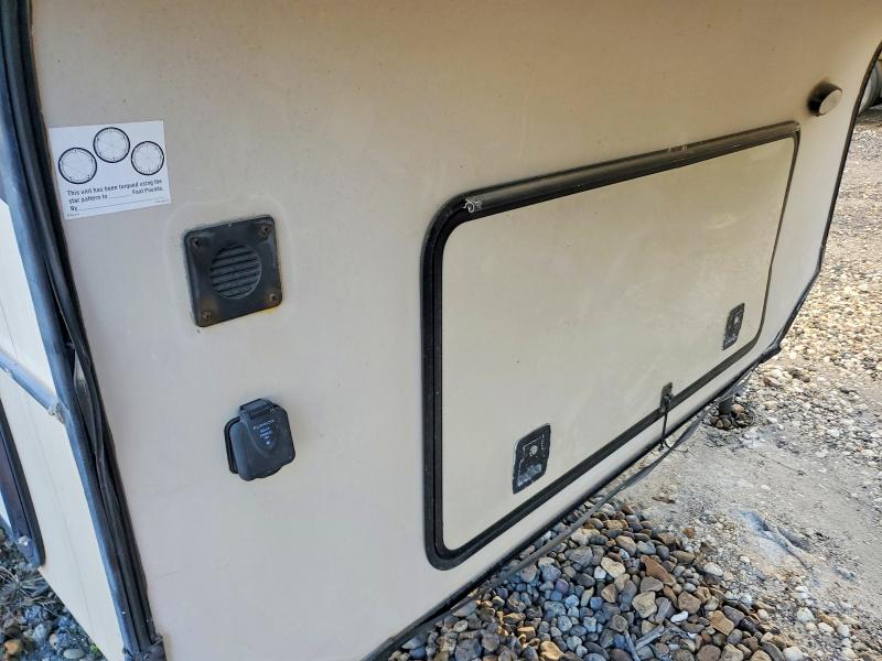 2019 Foresriver Sanibel VIN 5ZT3SN2B5KG703198 COPART salvage auction — MINOR DENT/SCRATCHES, TX - CERTIFICATE OF TITLE, sold $15,300 on 2026-07-28 (photo 8)