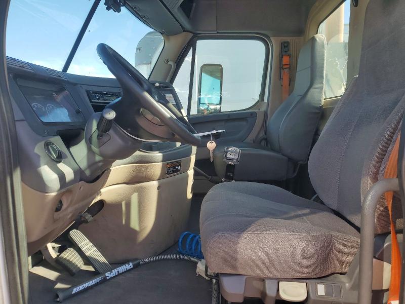 2014 Freightliner All models VIN 1FUBGEDV4ELFW8390 COPART salvage auction — NORMAL WEAR, IN - CERTIFICATE OF TITLE, sold $5,000 on 2026-07-29 (photo 6)