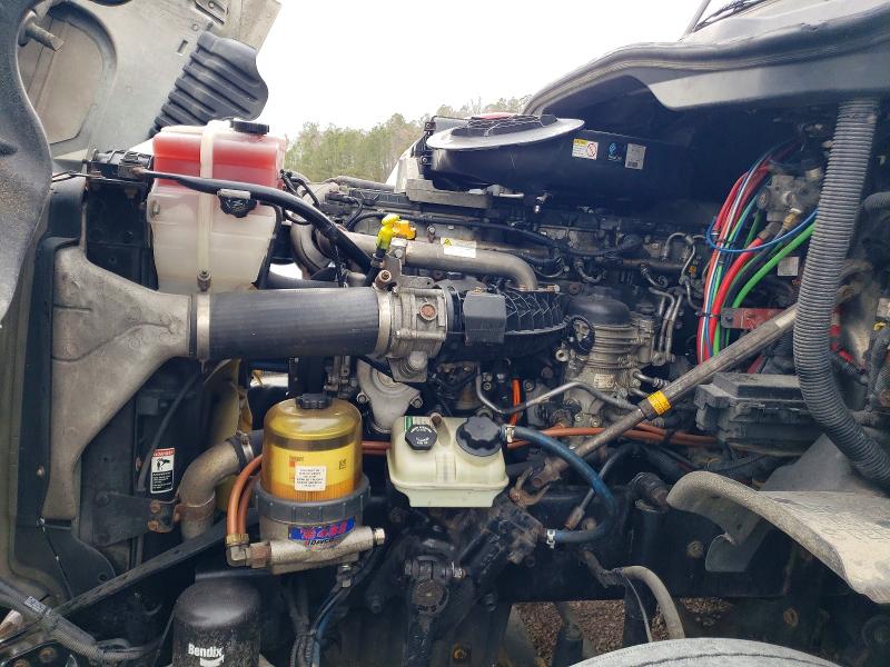 2016 Freightliner Cascadia 125 VIN 1FUBGEDV3GLHC5647 COPART salvage auction — MINOR DENT/SCRATCHES, IN - CERTIFICATE OF TITLE, sold $5,000 on 2026-07-28 (photo 7)