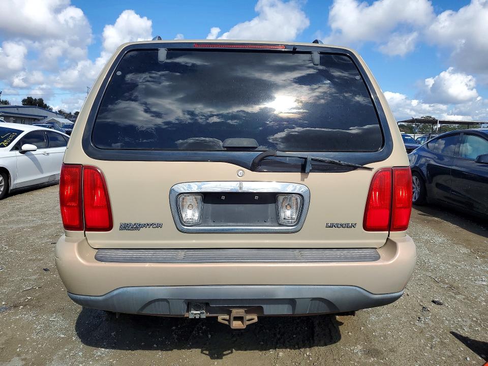 1999 Lincoln townhouse Navigator VIN 5LMPU28A1XLJ27269 COPART salvage auction — FRONT END, WA - DIS/DLR/EXP ONLY CLEAN TITLE, sold $350 on 2026-07-29 (photo 6)