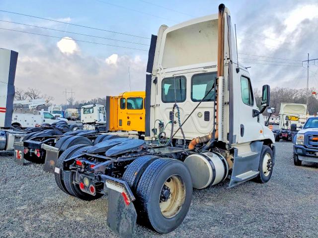 2016 Freightliner All other VIN 1FUBGEDV6GLHC5822 COPART salvage auction — MINOR DENT/SCRATCHES, IN - CERTIFICATE OF TITLE, sold $5,000 on 2026-07-29 (photo 6)