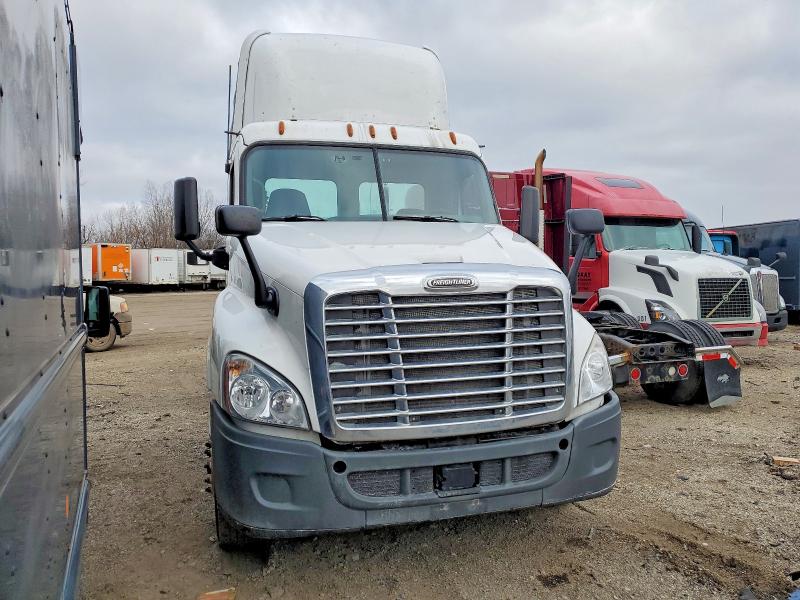 2016 Freightliner All other VIN 1FUBGEDV8GLHC5773 COPART salvage auction — NORMAL WEAR, IN - CERTIFICATE OF TITLE, sold $10,000 on 2026-07-28 (photo 1)