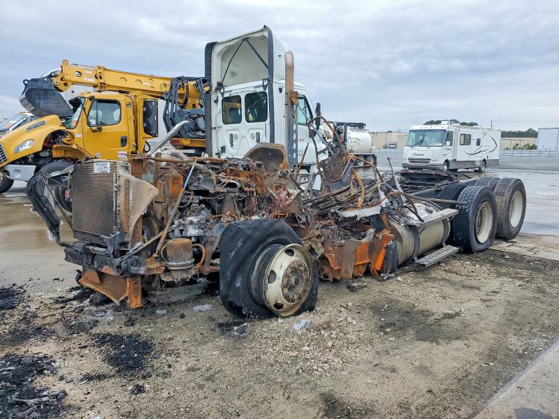 2013 Freightliner All other VIN 1FUJGEBG0DLFB8127 COPART salvage auction — BURN, NC - DEALER ONLY SALVAGE TITLE, sold $250 on 2026-07-08 (photo 2)