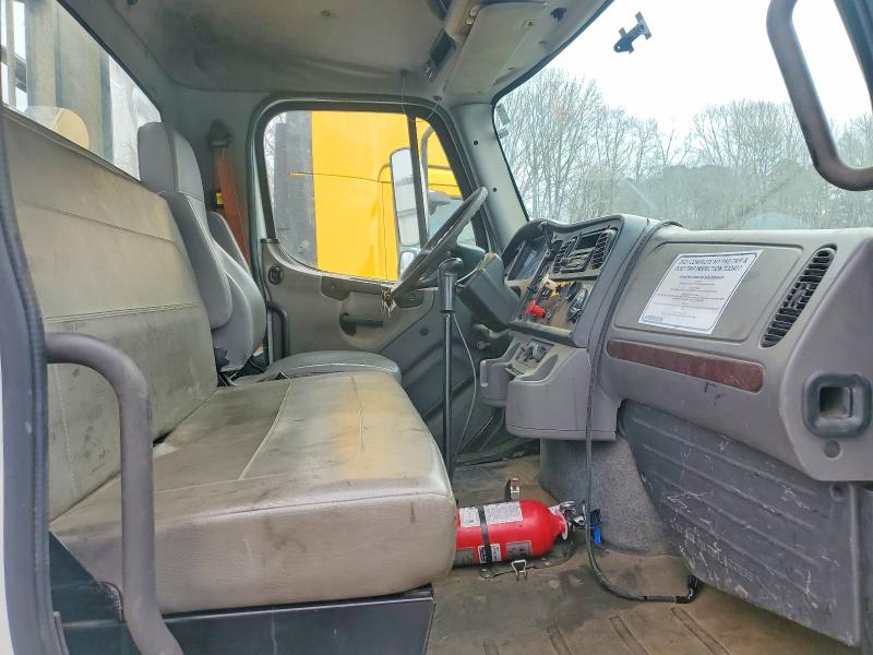 2014 Freightliner All models VIN 1FUJC5DV7EHFV9242 COPART salvage auction — NORMAL WEAR, CZ, sold $7,400 on 2026-09-01 (photo 5)