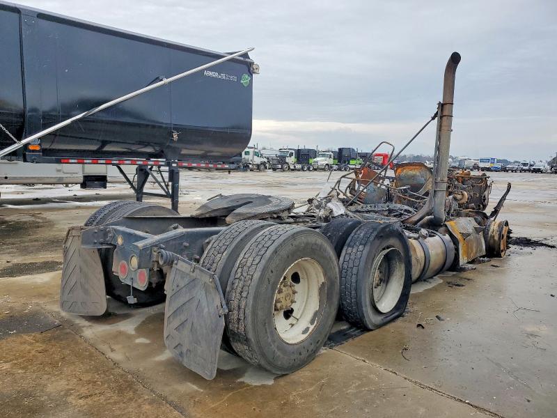 2013 Freightliner All other VIN 1FUJGEBG0DLFB8127 COPART salvage auction — BURN, NC - DEALER ONLY SALVAGE TITLE, sold $250 on 2026-07-08 (photo 4)