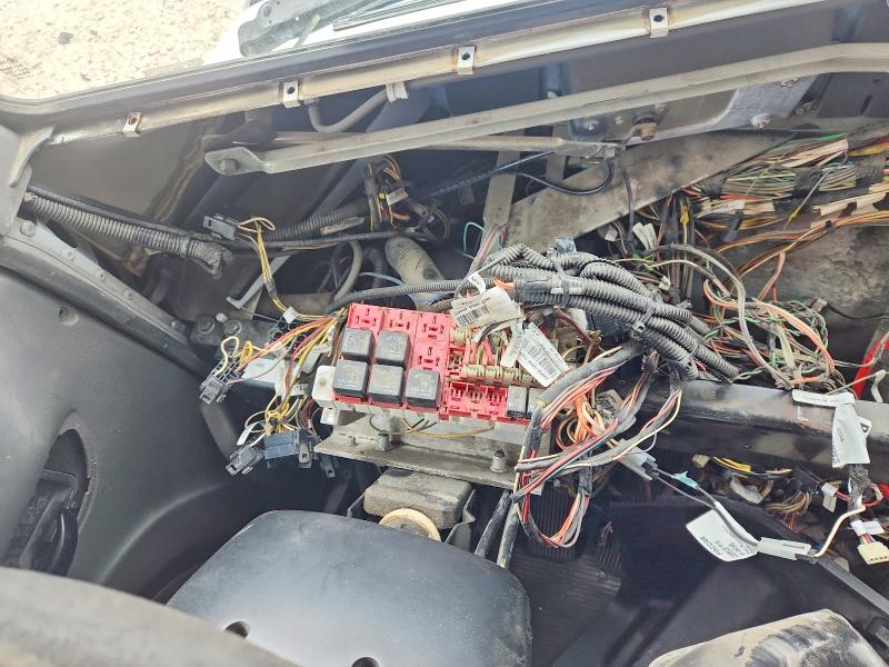 2017 Peterbilt All models VIN 1XP3AJ8X9HD430601 COPART salvage auction — NORMAL WEAR, TX - CERTIFICATE OF TITLE, sold $5,500 on 2026-07-09 (photo 8)