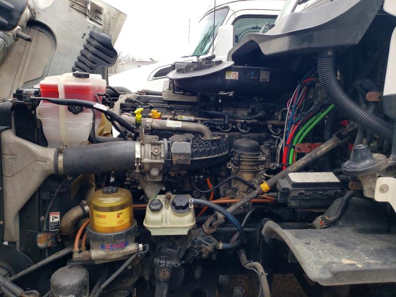 2016 Freightliner Cascadia 125 VIN 1FUBGEDV7GLHC5652 COPART salvage auction — MINOR DENT/SCRATCHES, IN - CERTIFICATE OF TITLE, sold $5,000 on 2026-07-28 (photo 7)