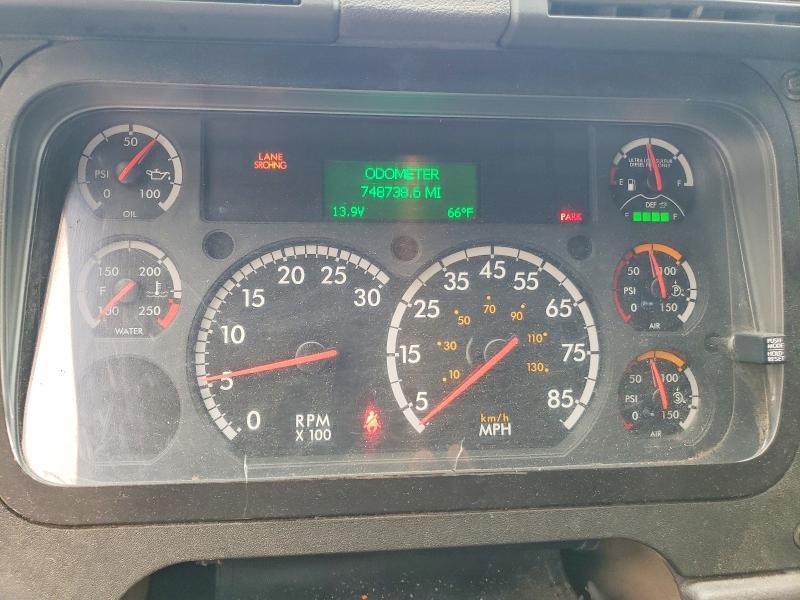 2016 Freightliner Cascadia 125 VIN 1FUBGEDV3GLHC5647 COPART salvage auction — MINOR DENT/SCRATCHES, IN - CERTIFICATE OF TITLE, sold $5,000 on 2026-07-28 (photo 8)