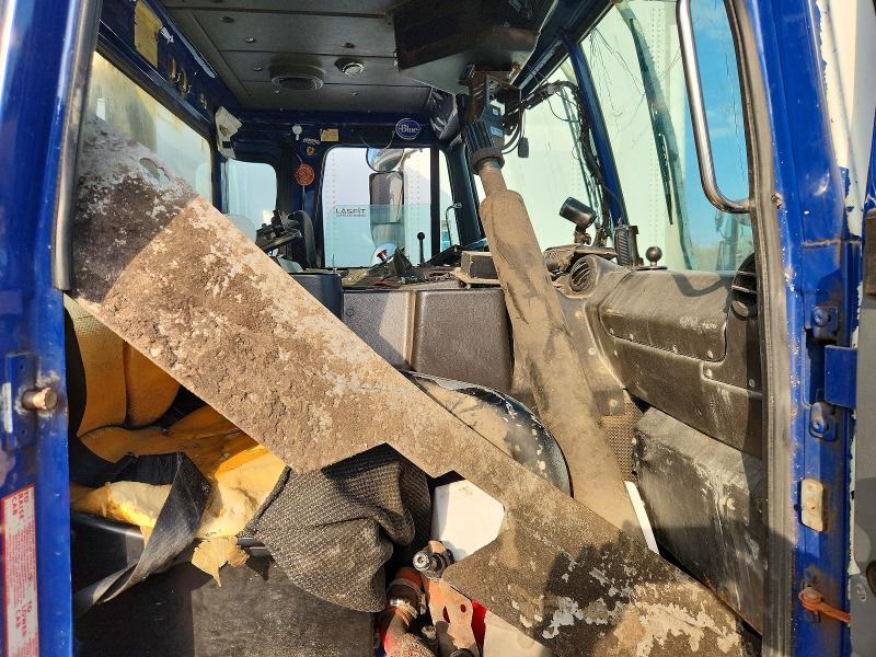 2016 Autocar llc All models VIN 5VCACLLE8GH221106 COPART salvage auction — ALL OVER, CD, sold $1,100 on 2026-07-29 (photo 5)