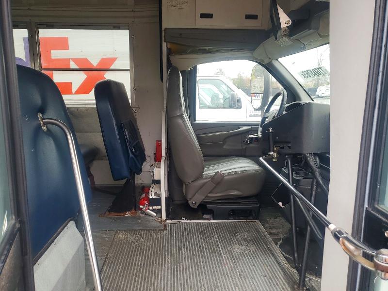 2005 Chev Express VIN 1GBJG31U151181246 COPART salvage auction — SIDE, S1, sold $200 on 2026-07-09 (photo 5)