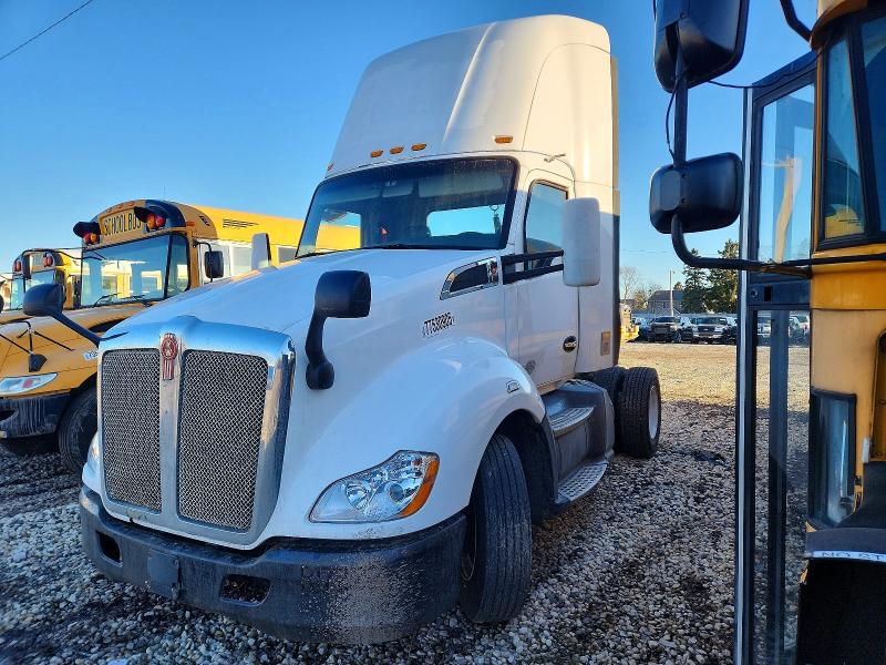 2016 Kenworth All other VIN 1XKYA48X7GJ496593 COPART salvage auction — NORMAL WEAR, IN - CERTIFICATE OF TITLE, sold $7,000 on 2026-07-29 (photo 2)