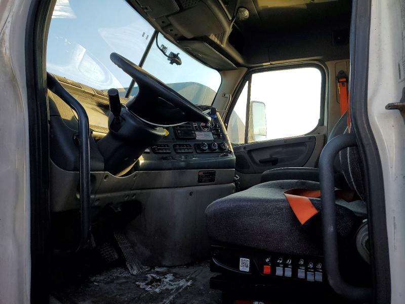 2016 Freightliner All other VIN 1FUBGEDV8GLHC5773 COPART salvage auction — NORMAL WEAR, IN - CERTIFICATE OF TITLE, sold $10,000 on 2026-07-28 (photo 5)