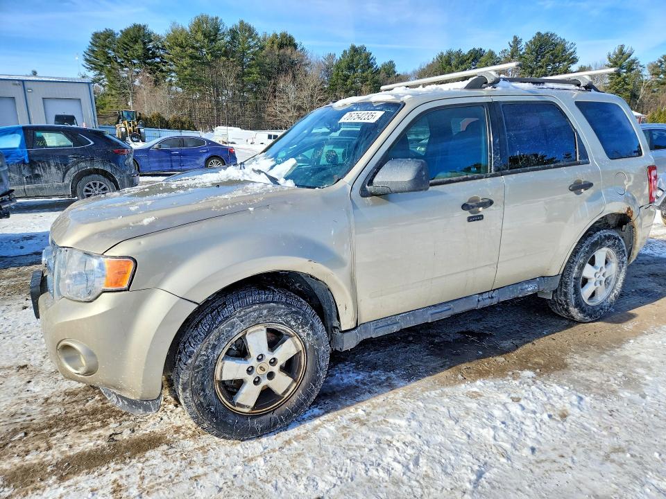 2012 Ford Escape VIN 1FMCU9DG4CKB84098 COPART salvage auction — MINOR DENT/SCRATCHES, Ma - Certificate Of Title, sold $800 on 2026-07-09 (photo 1)