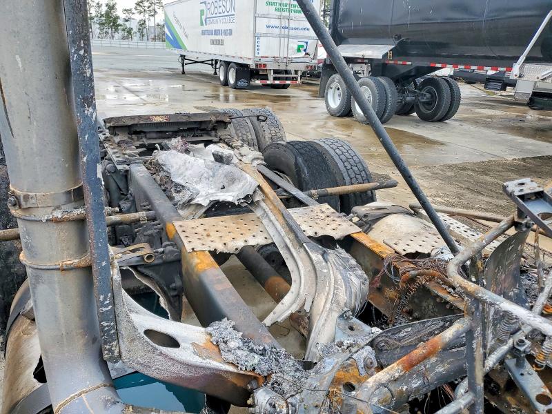 2013 Freightliner All other VIN 1FUJGEBG0DLFB8127 COPART salvage auction — BURN, NC - DEALER ONLY SALVAGE TITLE, sold $250 on 2026-07-08 (photo 6)