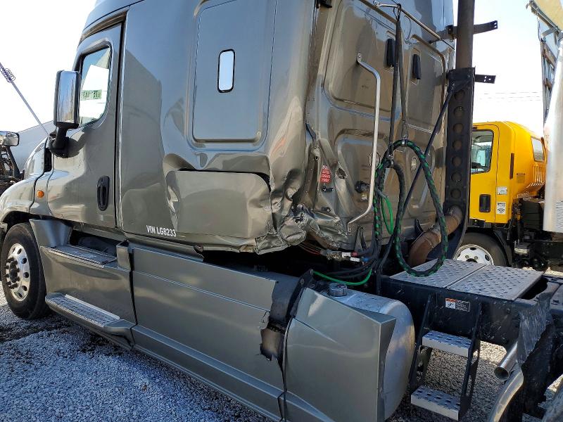 2020 Freightliner All other VIN 3ALXGF007LDLG8233 COPART salvage auction — SIDE, GA - CERT OF TITLE-SALVAGE, sold $11,200 on 2026-07-30 (photo 9)