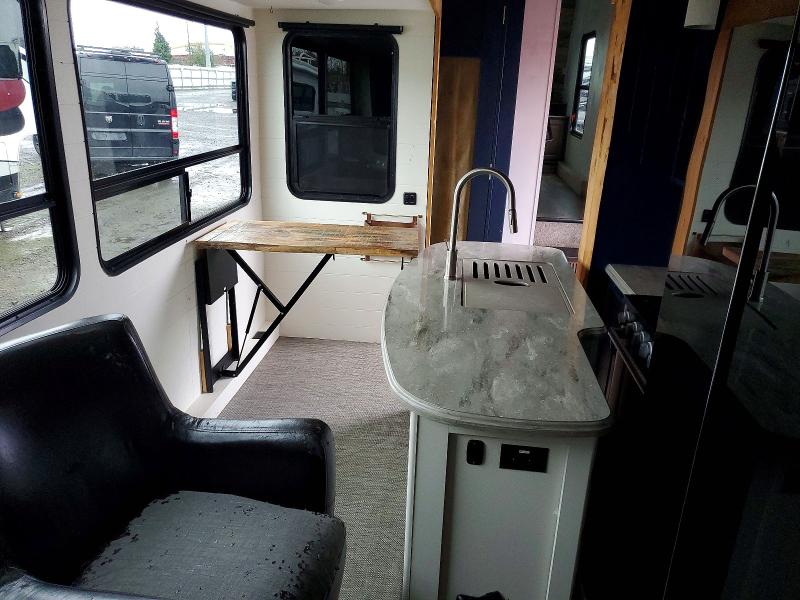 2023 Kyco Rv VIN 4YDFCGS24P2506015 COPART salvage auction — MINOR DENT/SCRATCHES, OR - CERTIFICATE OF TITLE, sold $32,250 on 2026-07-21 (photo 5)