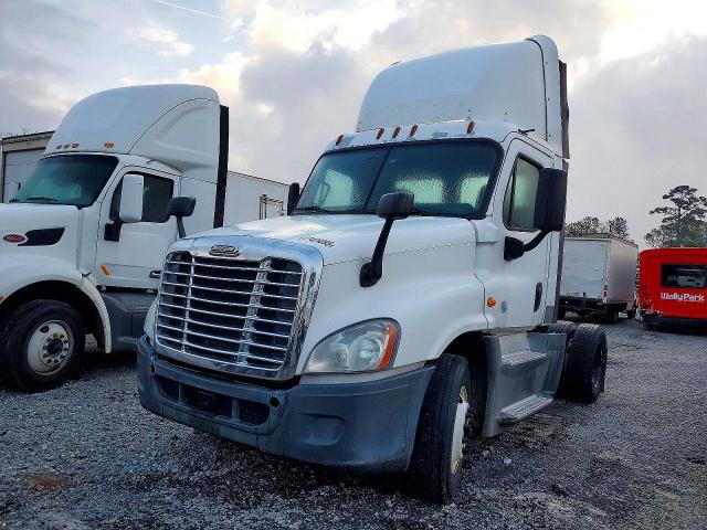 2016 Freightliner All other VIN 1FUBGEDV9GLHC5748 COPART salvage auction — MINOR DENT/SCRATCHES, IN - CERTIFICATE OF TITLE, sold $5,000 on 2026-07-29 (photo 9)