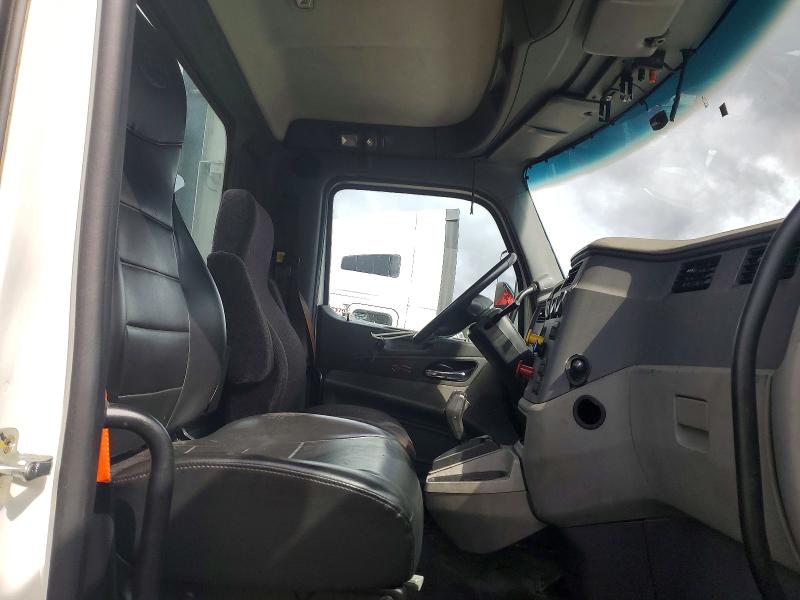 2017 Peterbilt All models VIN 1XPBA48X3HD428839 COPART salvage auction — MINOR DENT/SCRATCHES, IN - CERTIFICATE OF TITLE, sold $5,000 on 2026-07-07 (photo 5)