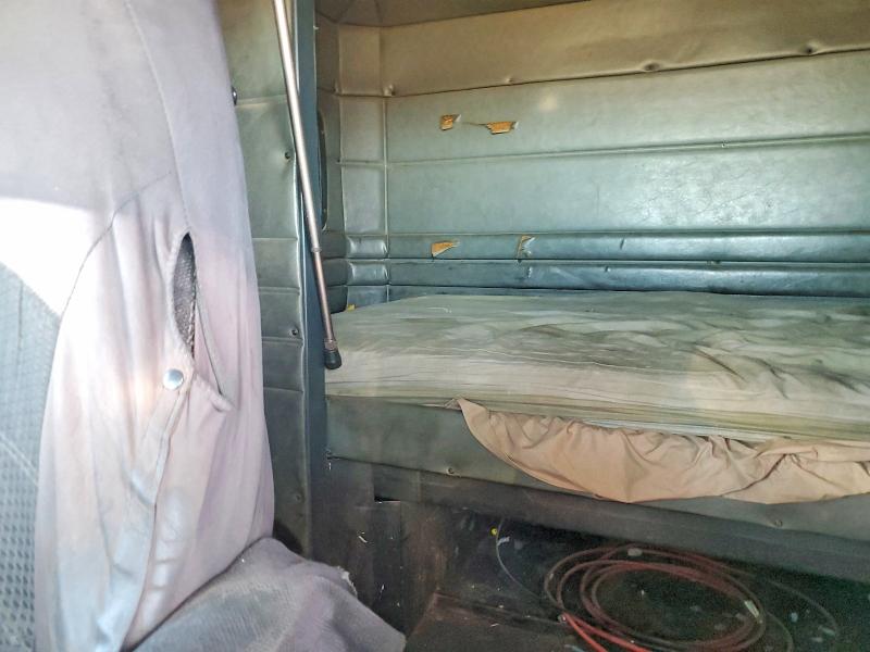 1995 Peterbilt tractor All other VIN 1XP5DB9X1SN359528 COPART salvage auction — NORMAL WEAR, CT, sold $9,800 on 2026-07-14 (photo 6)