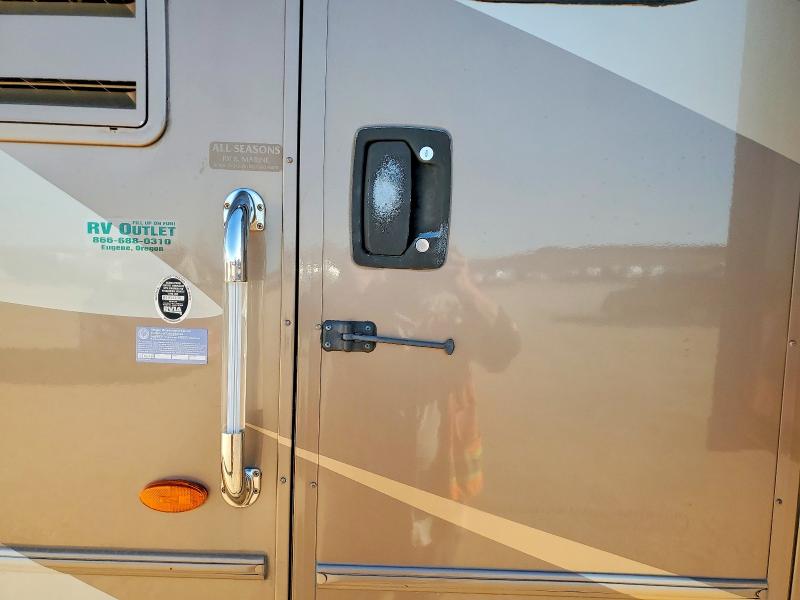 2013 Winn Motorhome VIN 1F65F5DYXD0A00615 COPART salvage auction — NORMAL WEAR, TX - CERTIFICATE OF TITLE, sold $28,500 on 2026-07-27 (photo 9)