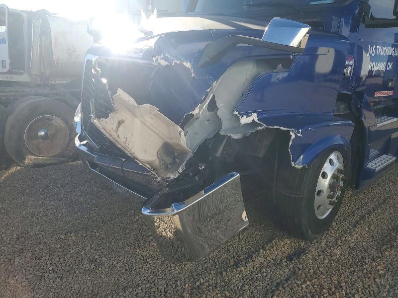 2018 Volv Vn VIN 4V4NC9EH1JN888914 COPART salvage auction — FRONT END, TX - SALVAGE VEHICLE TITLE, sold $7,200 on 2026-07-09 (photo 9)