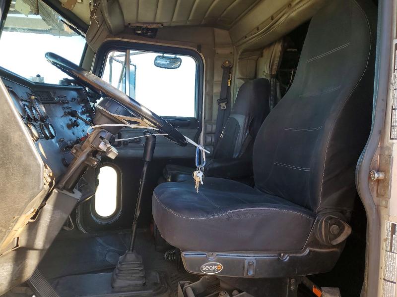 1995 Peterbilt tractor All other VIN 1XP5DB9X1SN359528 COPART salvage auction — NORMAL WEAR, CT, sold $9,800 on 2026-07-14 (photo 5)