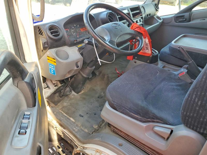 2017 Hino All models VIN JHHSDM2H5HK005828 COPART salvage auction — MECHANICAL, TX - CERTIFICATE OF TITLE, sold $4,400 on 2026-07-09 (photo 8)
