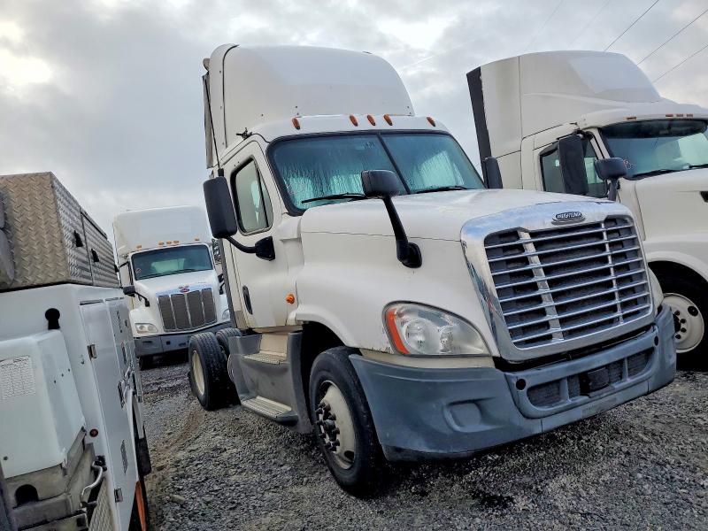 2016 Freightliner All other VIN 1FUBGEDV3GLHC5616 COPART salvage auction — MINOR DENT/SCRATCHES, IN - CERTIFICATE OF TITLE, sold $5,000 on 2026-07-29 (photo 1)