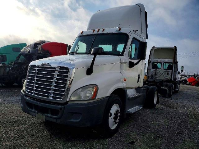 2016 Freightliner Cascadia 125 VIN 1FUBGEDV7GLHC5750 COPART salvage auction — MINOR DENT/SCRATCHES, ME - CERTIFICATE OF TITLE, sold $5,000 on 2026-07-29 (photo 9)