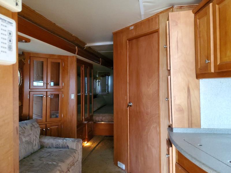 2007 Freightliner All other VIN 4UZACLBW06CX25616 COPART salvage auction — WATER/FLOOD, SD, sold $5,500 on 2026-08-27 (photo 5)