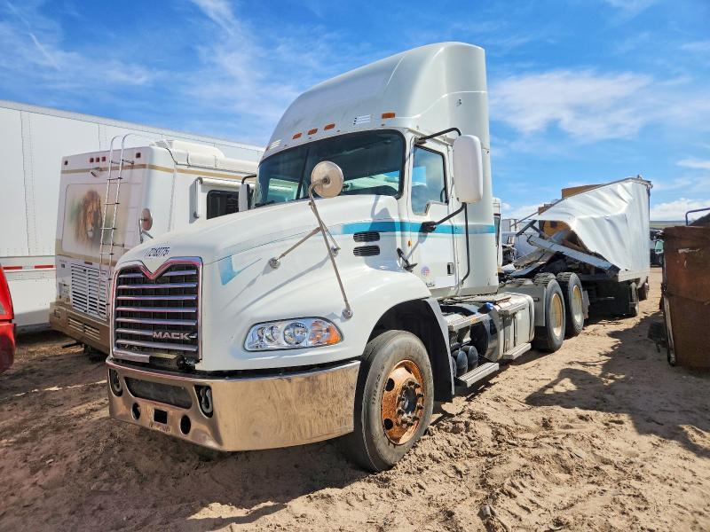 2014 Mack Cxu613 VIN 1M1AW02Y4EM041012 COPART salvage auction — NORMAL WEAR, NM - CERTIFICATE OF TITLE, sold $5,000 on 2026-07-30 (photo 2)