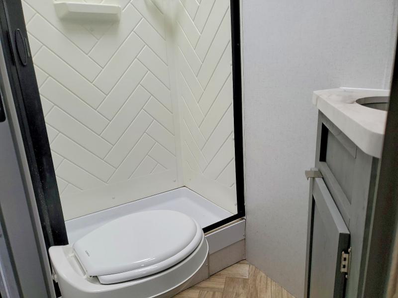 2023 Foresriver Cherokee 2 VIN 5ZT2ZKHB1PG403419 COPART salvage auction — ROOF, AR - CERTIFICATE OF TITLE, sold $15,100 on 2026-07-20 (photo 5)