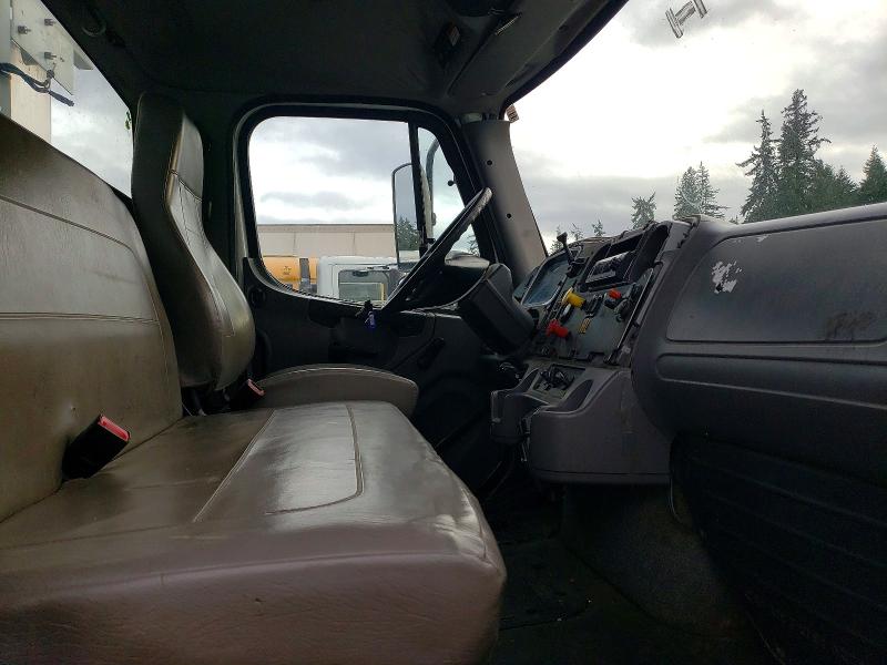 2014 Freightliner All other VIN 1FVAC4DX9EHFU6757 COPART salvage auction — MINOR DENT/SCRATCHES, CT, sold $475 on 2026-07-09 (photo 5)