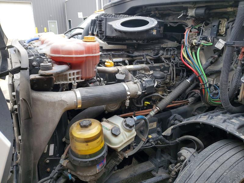 2019 Freigliner All other VIN 3AKJHHDR6KSKF5928 COPART salvage auction — NORMAL WEAR, PA - CERT OF TITLE, sold $24,500 on 2026-07-28 (photo 9)