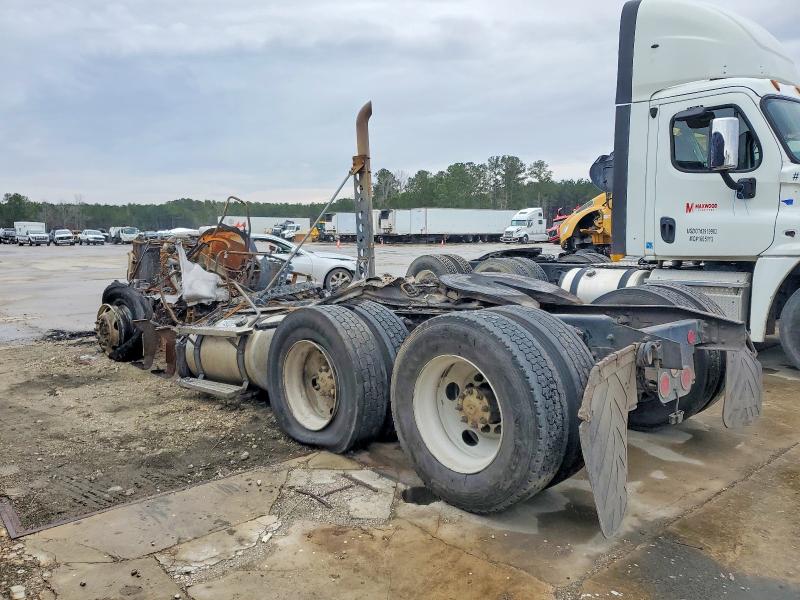 2013 Freightliner All other VIN 1FUJGEBG0DLFB8127 COPART salvage auction — BURN, NC - DEALER ONLY SALVAGE TITLE, sold $250 on 2026-07-08 (photo 3)