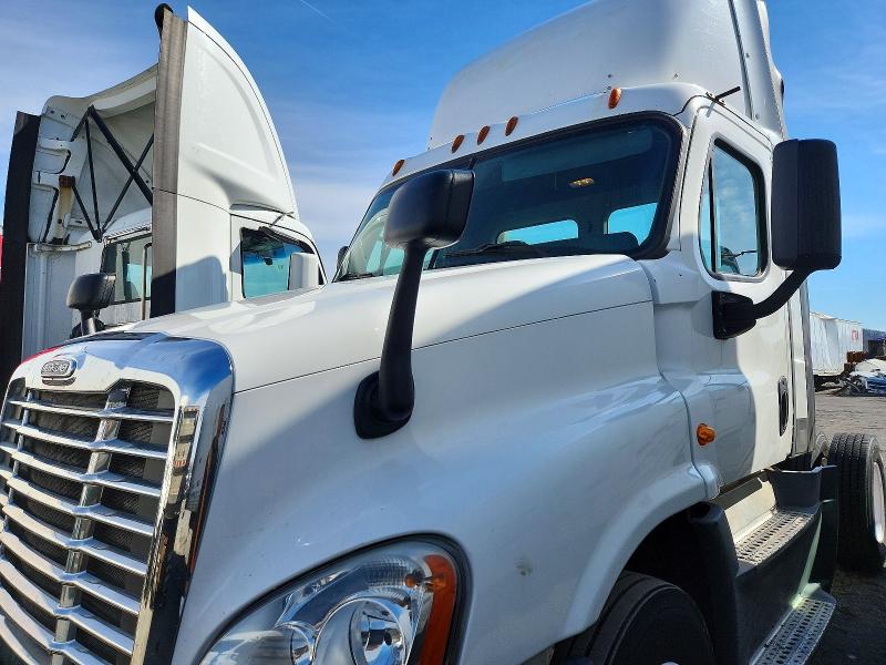 2016 Freightliner All other VIN 1FUBGEDV4GLHC5673 COPART salvage auction — MINOR DENT/SCRATCHES, IN - CERTIFICATE OF TITLE, sold $5,000 on 2026-07-29 (photo 9)