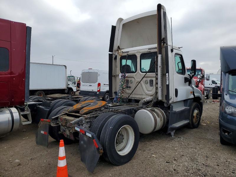 2016 Freightliner All other VIN 1FUBGEDV8GLHC5773 COPART salvage auction — NORMAL WEAR, IN - CERTIFICATE OF TITLE, sold $10,000 on 2026-07-21 (photo 4)