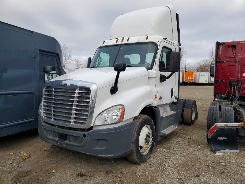 2016 Freightliner All other VIN 1FUBGEDV8GLHC5773 COPART salvage auction — NORMAL WEAR, IN - CERTIFICATE OF TITLE, sold $10,000 on 2026-07-28 (photo 2)