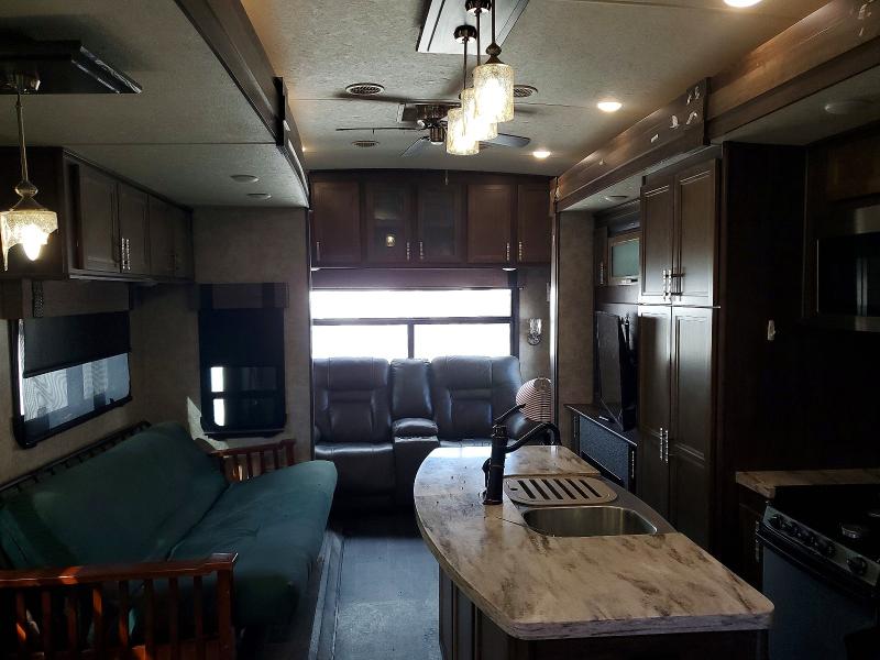 2018 Highland ridge Highland ridge VIN 58TCH0BV3J3XH3082 COPART salvage auction — WATER/FLOOD, TX - SALVAGE TITLE-FLOOD DAMAGE, sold $1,500 on 2026-07-28 (photo 6)